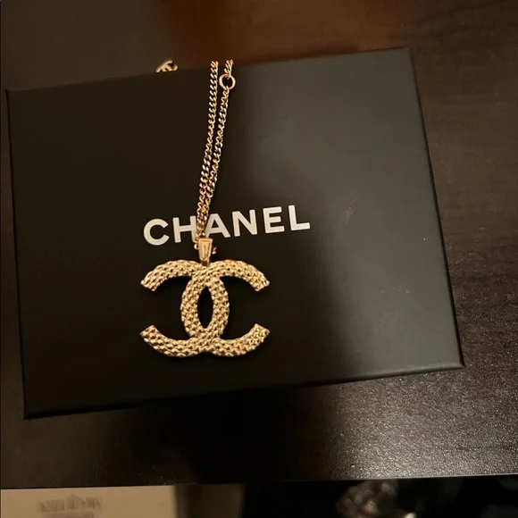 Chanel double CC gold necklace with crystal accents - Picture 2 of 3
